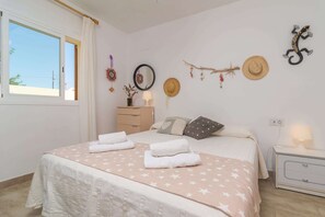 3 chambres, fer et planche à repasser