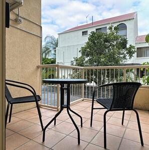 Single Beds/King Size with Balcony | Balcony