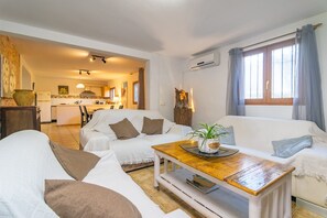 Living area - Cas Ciutada - Country House With Private Pool (Inca, Illes Balears)