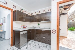 Fridge, microwave, oven, dishwasher - Can Caimari - House In Mal Pas - Bonaire (Bonaire, Illes Balears)