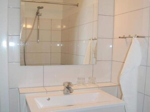 Bathroom - Holiday Home With Spacious Balcony (Nexø)