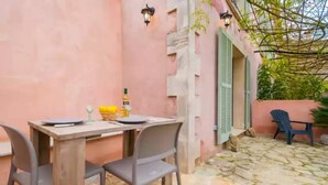 Outdoor dining - Can Pina - Eco Redonda 1 - - Apartment In Costitx (Costitx, Illes Balears)