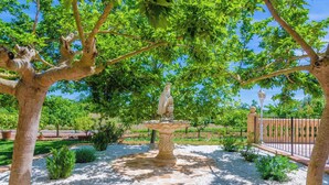 A garden with a central fountain, surrounded by trees and a fence. - Sa Cova (cova De Rotana) - Villa With Private Pool (Manacor, Illes Balears)