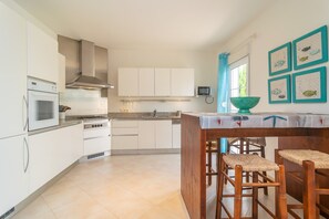 Fridge, microwave, oven, dishwasher - Espaiosa - House In Sa Ràpita. Free Wifi (Sa Ràpita, Illes Balears)