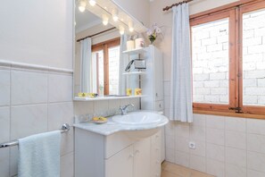 Bathroom - Can Pons - House In Can Picafort. Free Wifi (Can Picafort, Illes Balears)