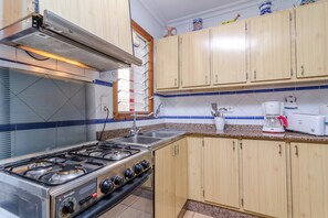 Fridge, microwave, oven, dishwasher - Can Pons - House In Can Picafort. Free Wifi (Can Picafort, Illes Balears)