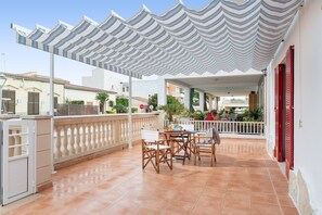 Outdoor dining - Can Pons - House In Can Picafort. Free Wifi (Can Picafort, Illes Balears)
