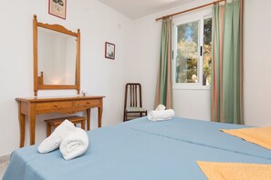 2 Schlafzimmer, Bügeleisen/Bügelbrett