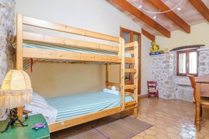 4 quartos, ferros/tábuas de passar roupa