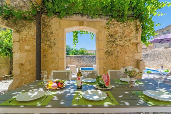 Outdoor dining