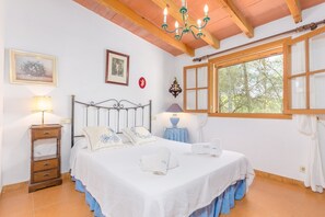 2 chambres, fer et planche à repasser