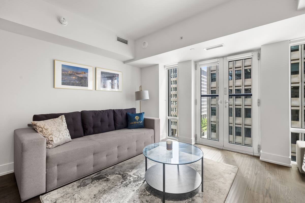 Deluxe Condo, 1 Bedroom, Kitchen, City View | Living area | Flat-screen TV, Netflix, streaming services, offices