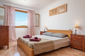 3 عدّة غرف نوم ومكواة/لوح كي