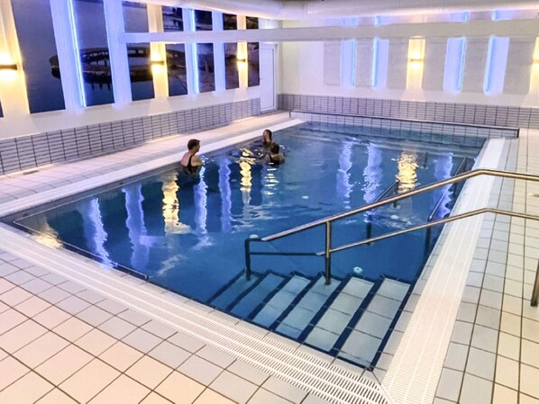 House | Pool