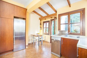 Fridge, microwave, oven, dishwasher - Rudy - House In Son Serra De Marina. Free Wifi (Son Serra De Marina, Illes Balears)