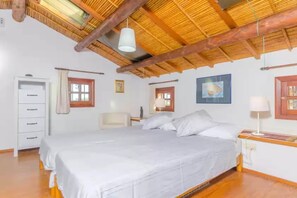 4 bedrooms, iron/ironing board