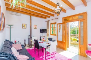 Dining - Sabor De Cas Ferrer - Villa With Private Pool (MontuÏri, Illes Balears)