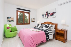 2 chambres, fer et planche à repasser