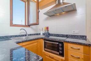 Fridge, microwave, oven, coffee/tea maker