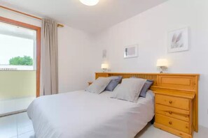 1 bedroom, iron/ironing board