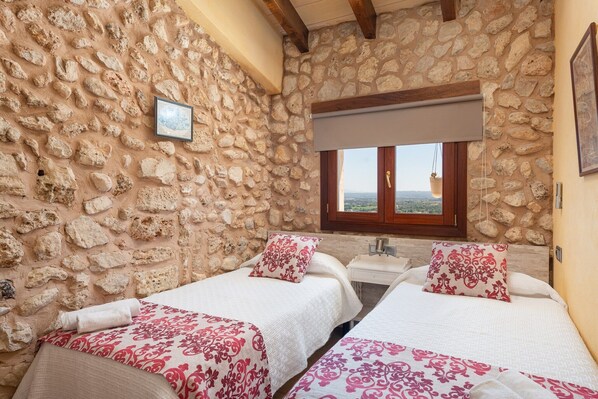 3 slaapkamers, een strijkplank/strijkijzer