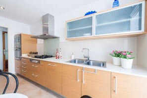 Fridge, microwave, oven, dishwasher - Can Garreta - House In Port D'alcúdia. Free Wifi (Port D'alcudia, Illes Balears)