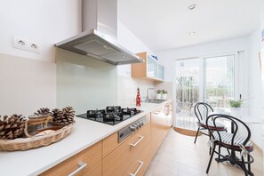 Refrigerador, microondas, horno y lavavajillas 