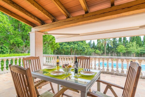 Outdoor dining