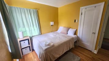 1 makuuhuone, työpöytä, silitysrauta/-lauta, Wi-Fi