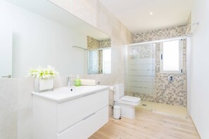 Shower - Can Colomer Ferragut  - Villa With Private Pool (Artà, Illes Balears)