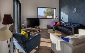 Comfort Villa, Sea View | Living area | Flat-screen TV - Villa Vue Mer 180 - Face aux îles d’Or (Carqueiranne)
