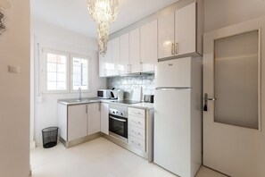 Fridge, microwave, oven, stovetop - Samba - Apartment In Gandia (Gandia, Valencia)