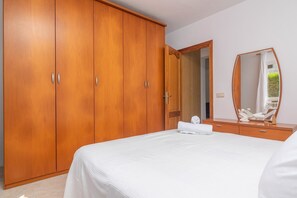3 bedrooms, iron/ironing board