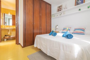 2 chambres, fer et planche à repasser