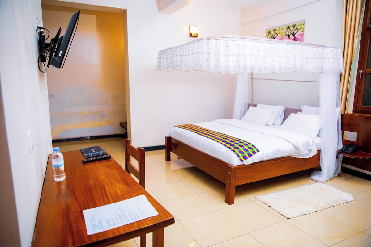Deluxe Double Room, Balcony, Lake View | In-room safe, desk, laptop workspace, iron/ironing board