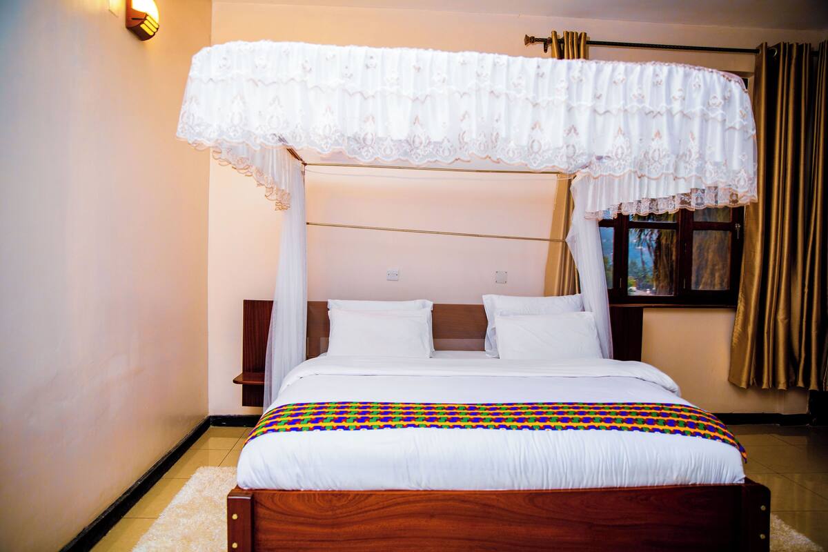 Classic Studio, Balcony, Lake View | In-room safe, desk, laptop workspace, iron/ironing board