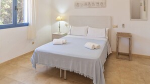 4 bedrooms - Es Lliri Blanc - Country House With Free Wifi (, Illes Balears)
