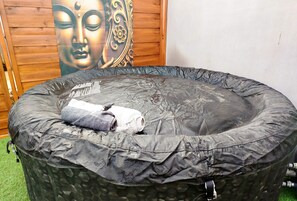 屋外スパ浴槽