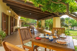 屋外ダイニングエリア