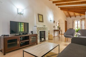 TV, tavolo da ping pong