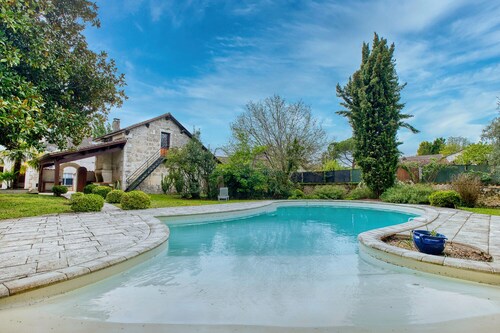 Old house with pool in the heart of Périgord