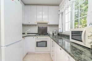 Fridge, microwave, oven, dishwasher - Cas Ferrer (bonaire) - House In Mal Pas - Bonaire (, Illes Balears)