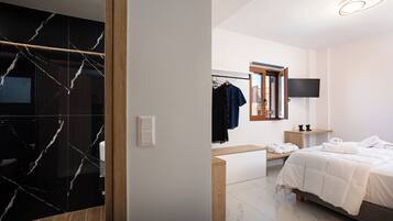 4 bedrooms, in-room safe, desk, iron/ironing board