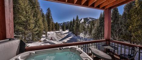 Tina de hidromasaje al aire libre