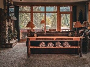Téléviseur, foyer, chaîne audio