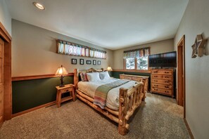 3 bedrooms, iron/ironing board, travel crib, WiFi - Rocky Mountain Retreat: Steps to Slopes, Hot Tub, Spectacular Views! (Winter Park)