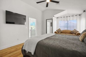 Travel crib, WiFi, bed sheets