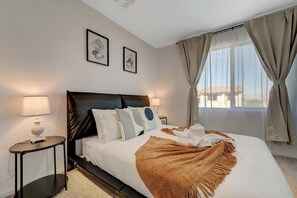 5 Schlafzimmer, Bügeleisen/Bügelbrett, Reisekinderbett, WLAN
