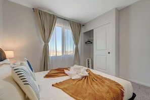 5 dormitorios, tabla de planchar con plancha, cuna de viaje y wifi