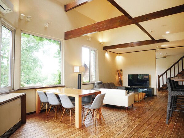Living area - Large chalet ideal for multiple groups traveling together - Wonder lodge Niseko (Abuta District)